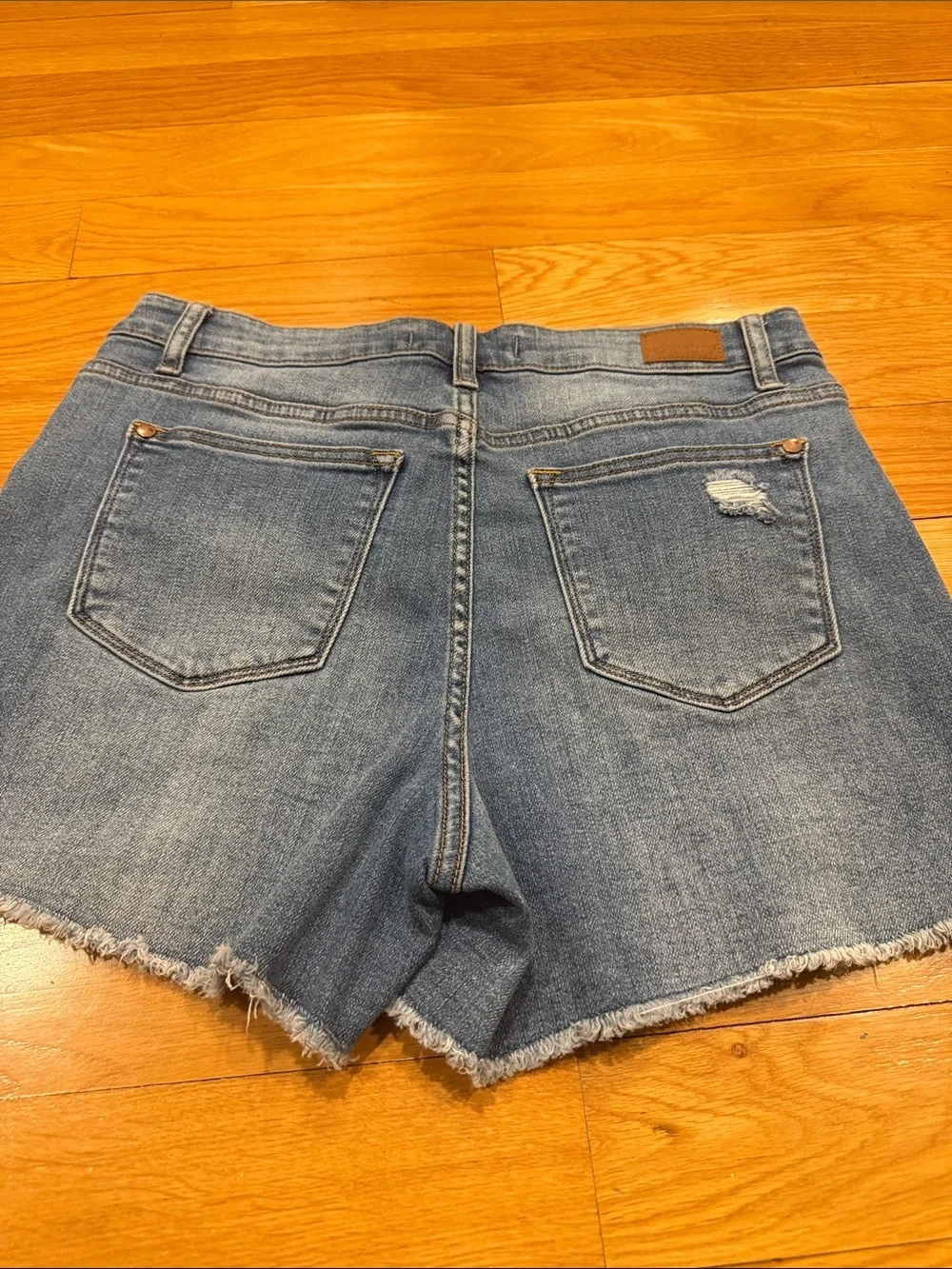 Judy Blue high waisted mild distressed raw hem jeans shorts size large .